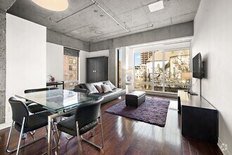 Building Photo - 1200 Rue St-Alexandre