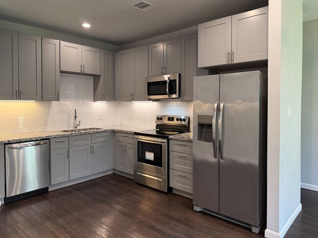 Foto del edificio - 4939 Ambient Dr