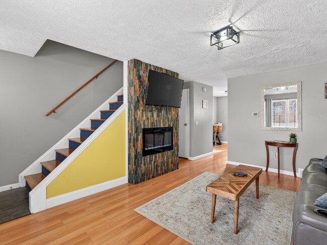 Building Photo - 1082h Mt Hope Ave