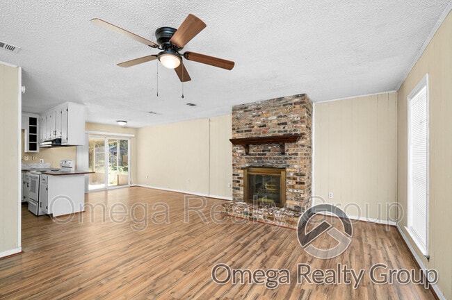 Building Photo - 1212 N Way Dr