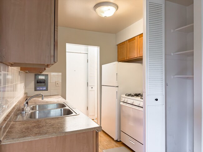 Foto del edificio - 515 W Briar Pl