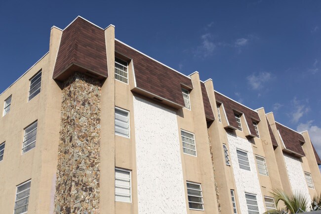 Northside Manor Apartaments - Johnson Street  Apartments