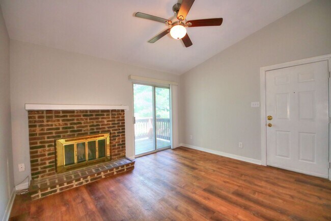 Foto del edificio - All Electric Second Floor Garden Condo for Rent in Wildwood