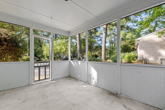 Foto del edificio - 3 Bedroom Ranch near Duke Raleigh Hospital...
