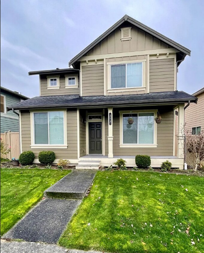 Foto principal - Fantastic 3 Bedroom 2.5 Bath Home in Cordata!