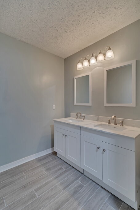 Foto del edificio - Nicely Renovated Ranch in Richmond Hill with Hard Surface Floors Throughout