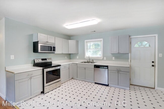 Building Photo - 3 br, 1 bath House - 2435 East 39th St