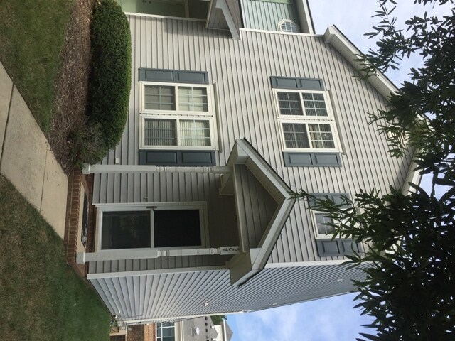 Building Photo - 307 Commons Dr