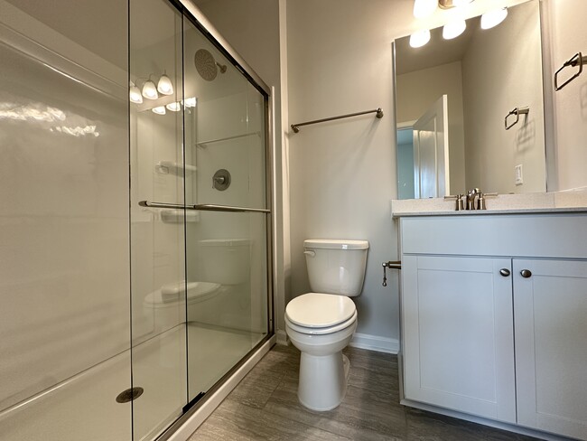 Building Photo - 2801 Farmhouse Dr