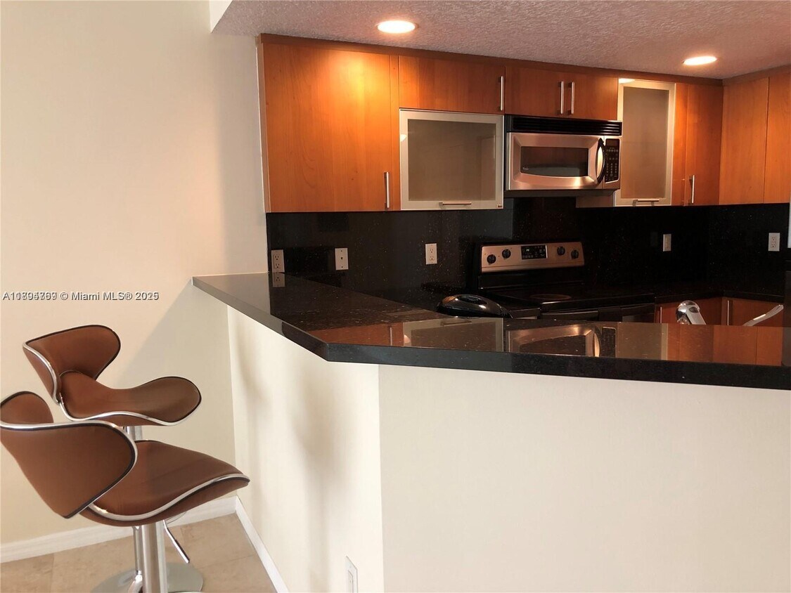 Foto principal - 201 Golden Isles Dr
