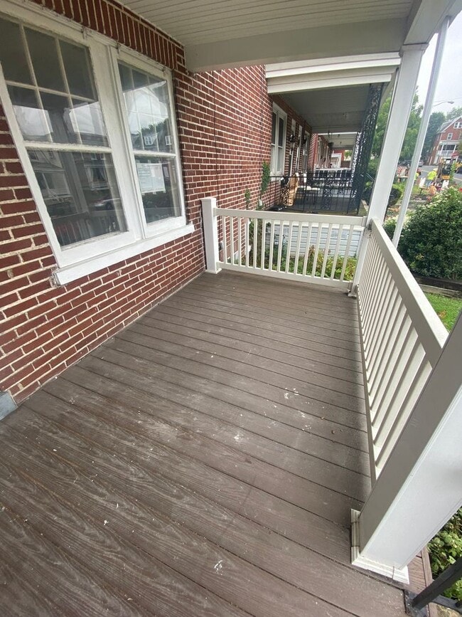 Building Photo - 3 br, 1 bath House - 632 THIRD STREET