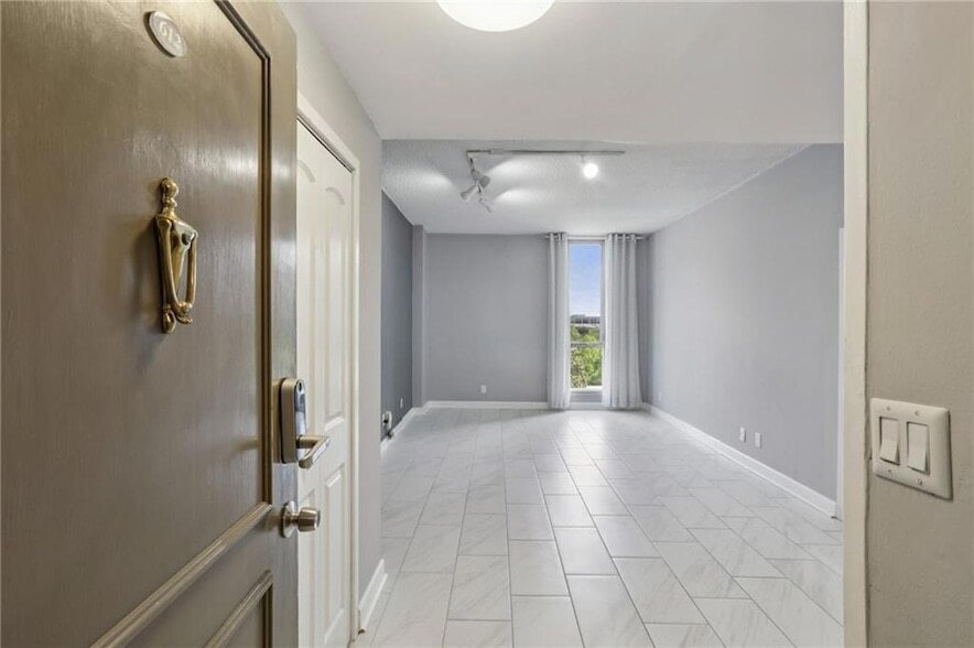 Photo - 3060 Pharr Court N Unit 612