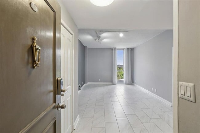 Photo - 3060 Pharr Ct N Northwest Apartment