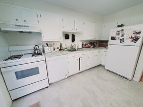 Building Photo - 13 Elmwood St