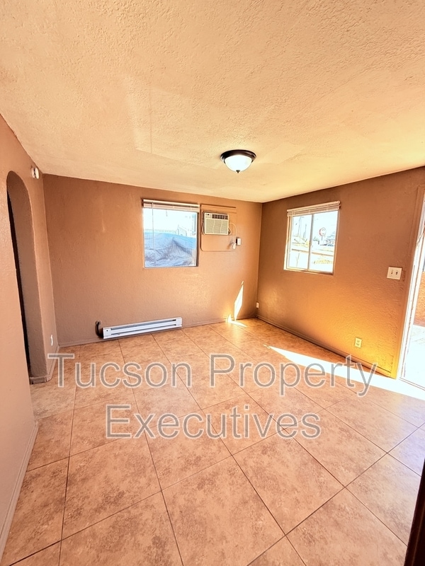 Building Photo - 3625 S 7th Ave