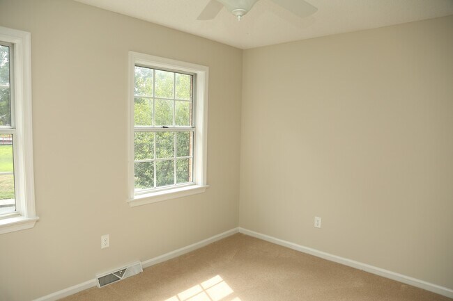 Building Photo - 396 Wynridge Ln