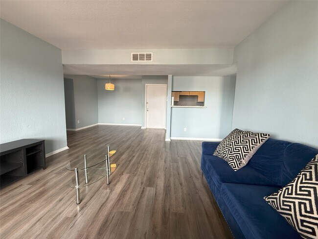 Building Photo - 8523 Hearth Dr