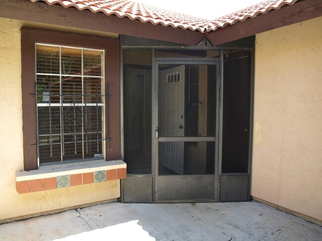 Building Photo - 1527 Waldorf Cir NE