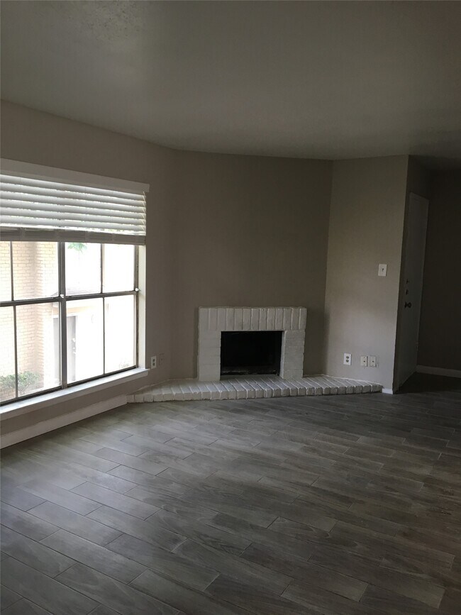 Foto del edificio - 6200 W Tidwell Rd