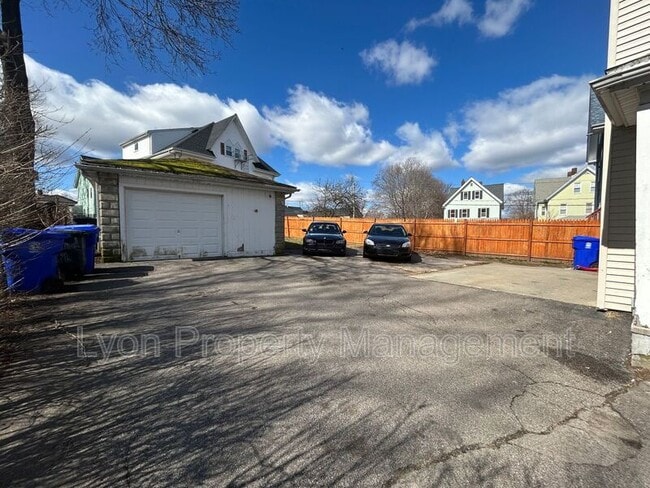 Foto del edificio - 34 Hodges Ave