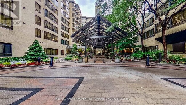 Building Photo - 211 St Patrick St