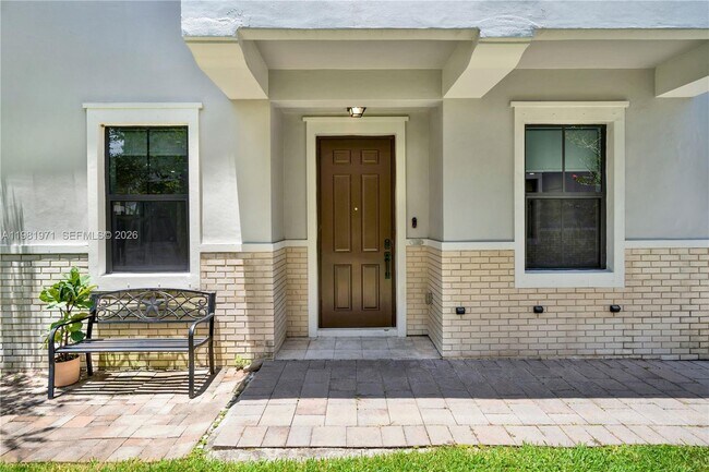 Foto del edificio - 5880 NW 104th Path