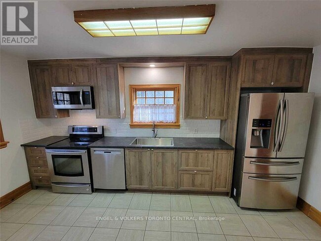 Building Photo - 1327 Mineola Gardens