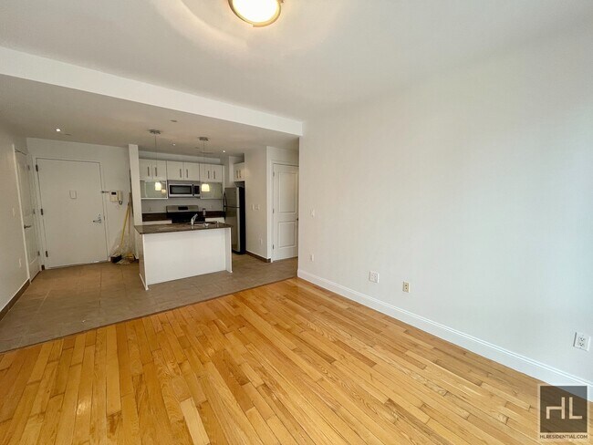 Building Photo - 110 4TH AVENUE 7B