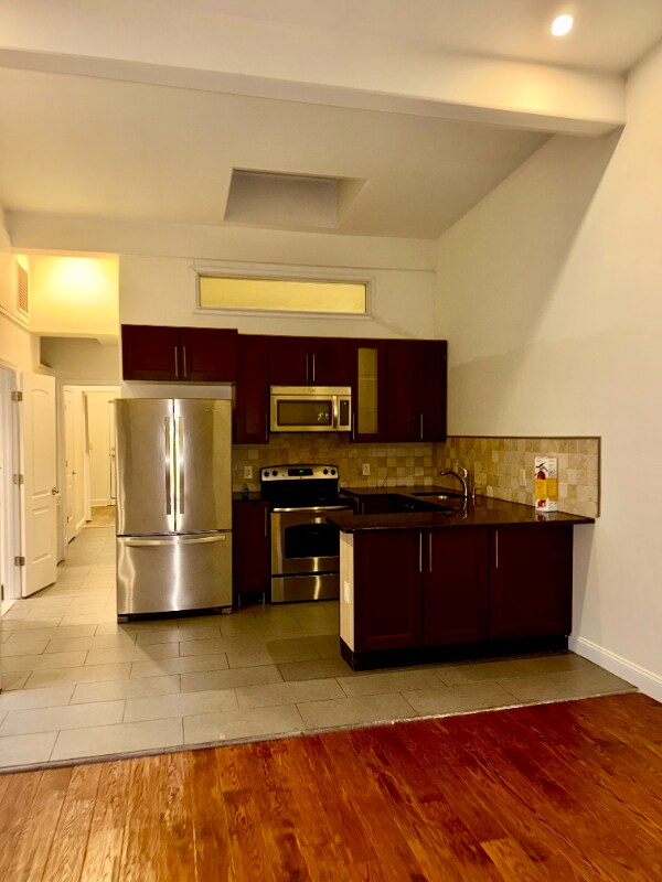 Primary Photo - 1614 17th St SE