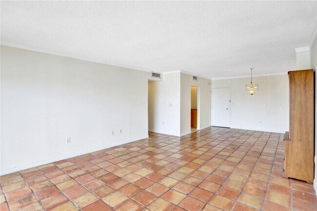 Building Photo - 500 Bayview Dr
