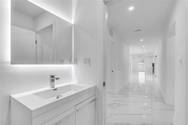 Foto del edificio - 6015 SW 112th Ct