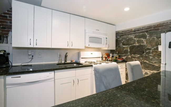 Building Photo - 37 Grove St