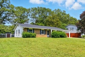 Building Photo - 643 University Dr