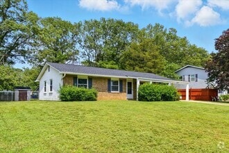Building Photo - 643 University Dr