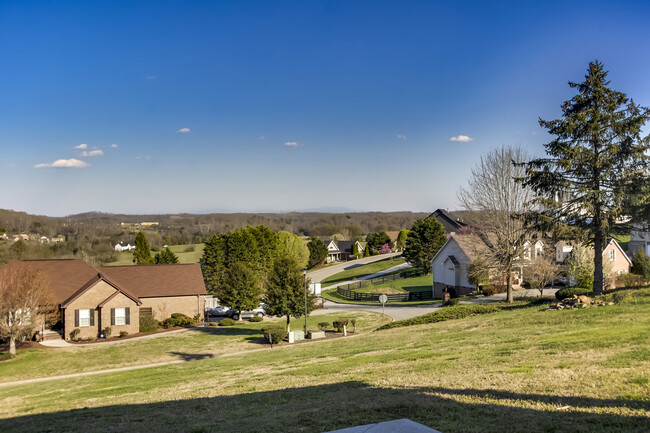 Building Photo - 110 Hillvale Ln