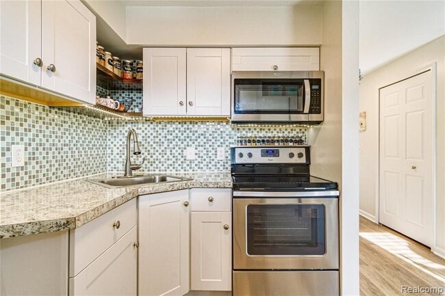 Foto del edificio - 7187 Silver Lake Rd