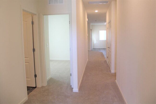 Foto del edificio - 4271 Freemark Ave