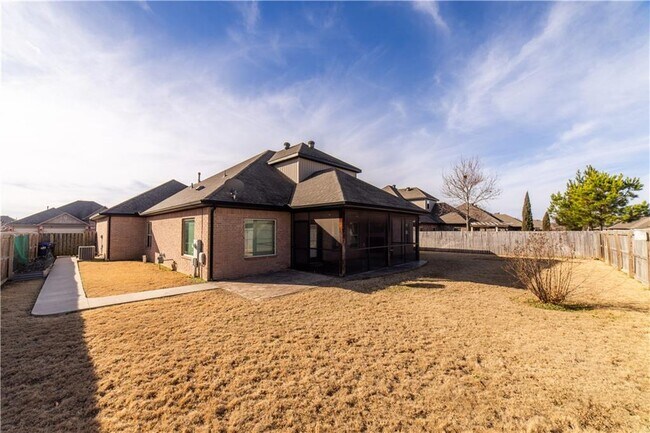 Building Photo - 6101 W Woodbine Dr