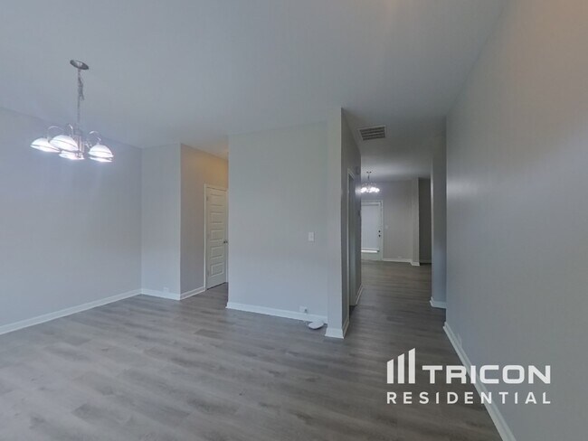 Building Photo - 3650 Lebella Ln