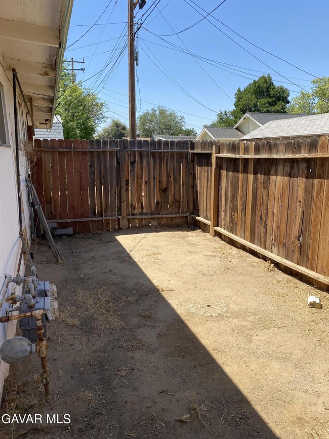 Building Photo - 44621 Cedar Ave