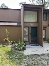 Building Photo - 20 Fairways Cir