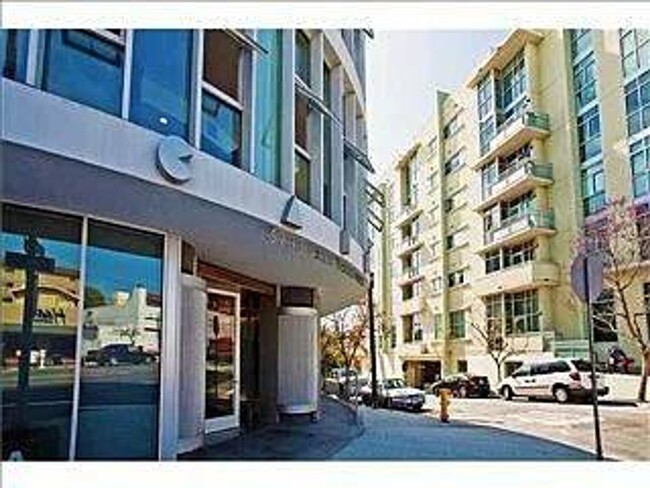 Foto del edificio - $500 MOVE IN SPECIAL! Experience Luxury at...