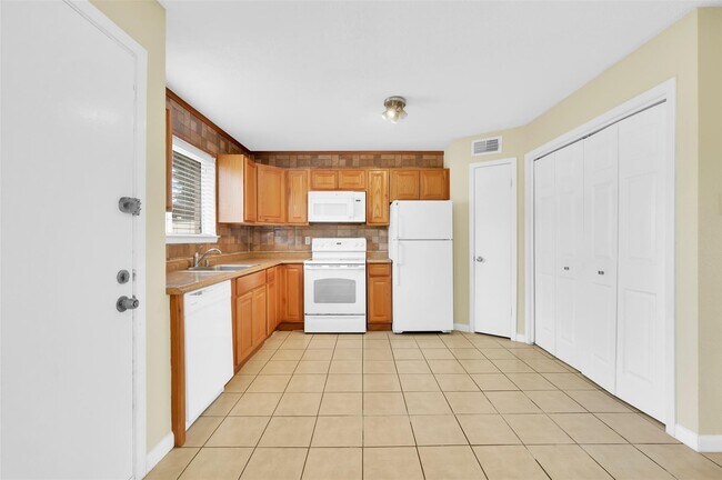 Building Photo - 250 El Dorado Blvd