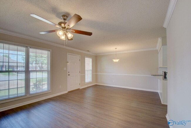 Foto del edificio - 120 Railroad Ridge Rd