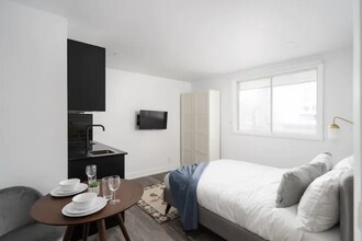 Building Photo - 2020 R. Saint-Denis
