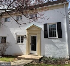 Building Photo - 3350 Martha Custis Dr