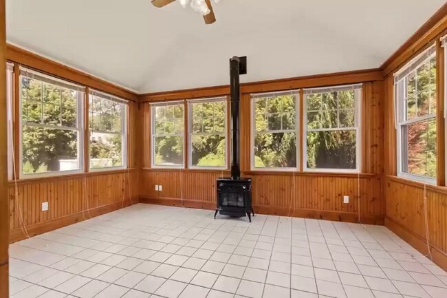 Building Photo - 4 Horn Pond Brook Rd