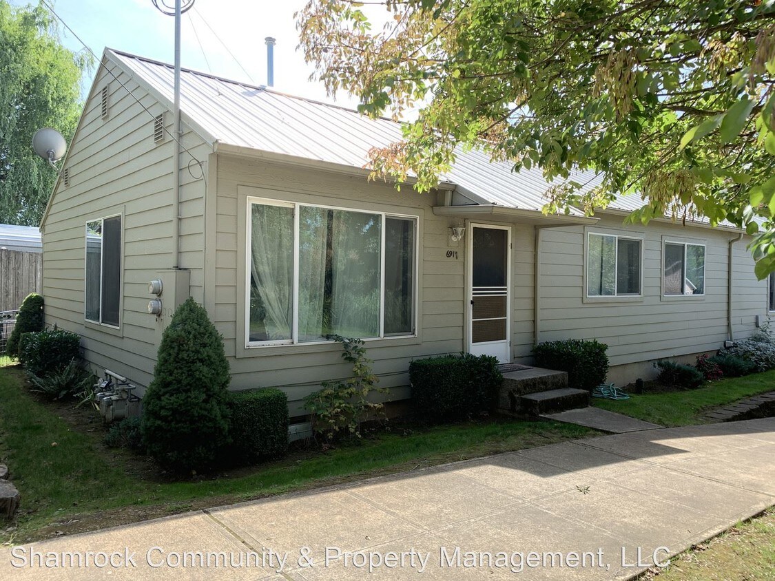 Building Photo - 9849 N Edison St