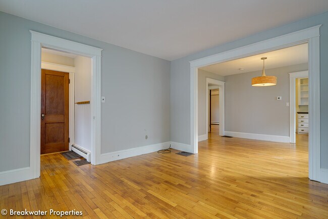 Foto del edificio - 34 Angell Avenue