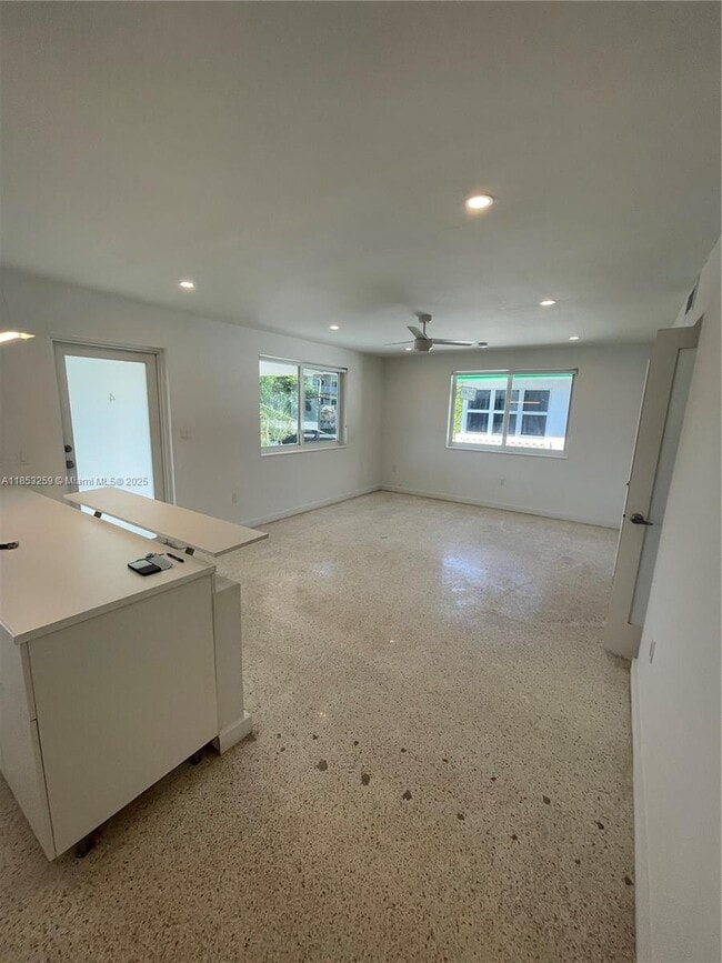 Foto del edificio - 1385 NE 105th St